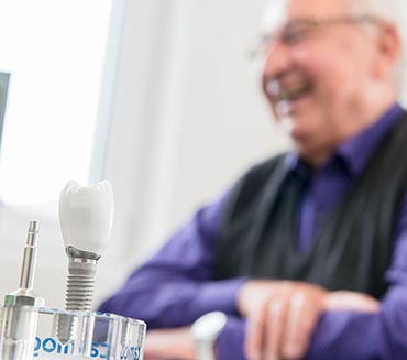 Zahnimplantate und Zahnersatz Bodensee